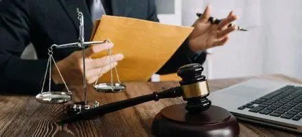 Bị ngăn cản thăm con sau ly hôn – xử lý thế nào?
