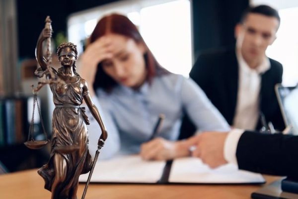Người lao động cần làm gì khi bị công ty nợ lương, chậm lương?